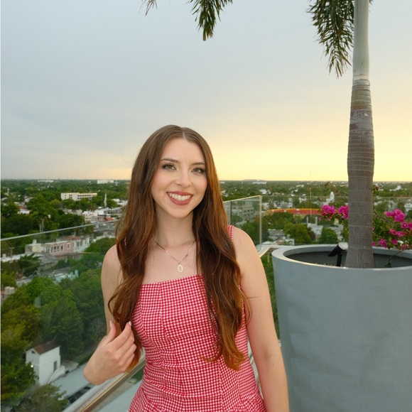 Meet your Posher, Vanessa - Picture 1 of 1